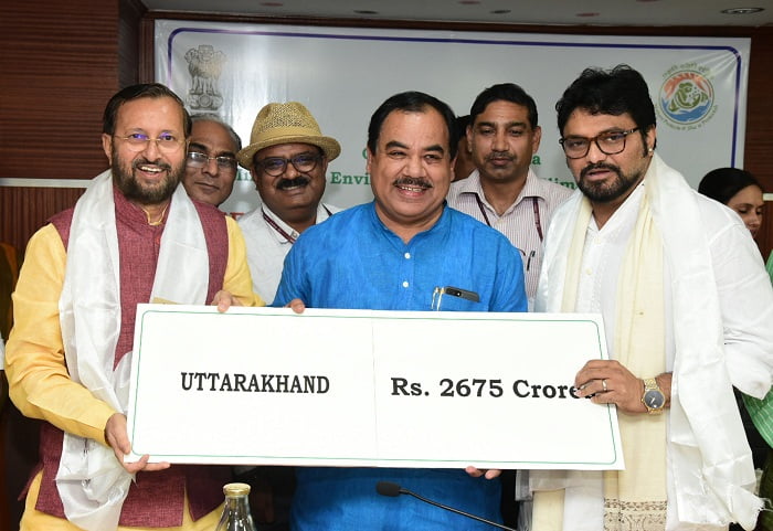 The Union Minister for Environment, Forest & Climate Change and Information & Broadcasting, Shri Prakash Javadekar distributes the CAMPA funds to respective states, during the Meeting of the State Forest Ministers, in New Delhi on August 29, 2019.
	The Minister of State for Environment, Forest and Climate Change, Shri Babul Supriyo is also seen.